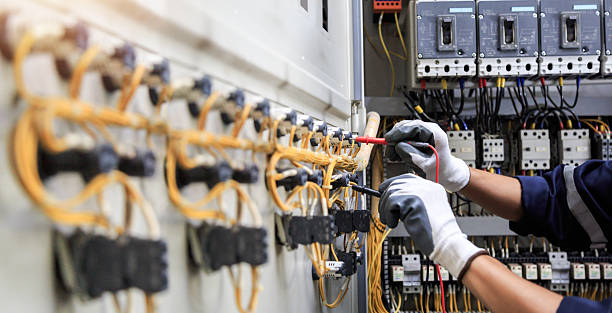 Professional Electrician technician working in Victoria, MS